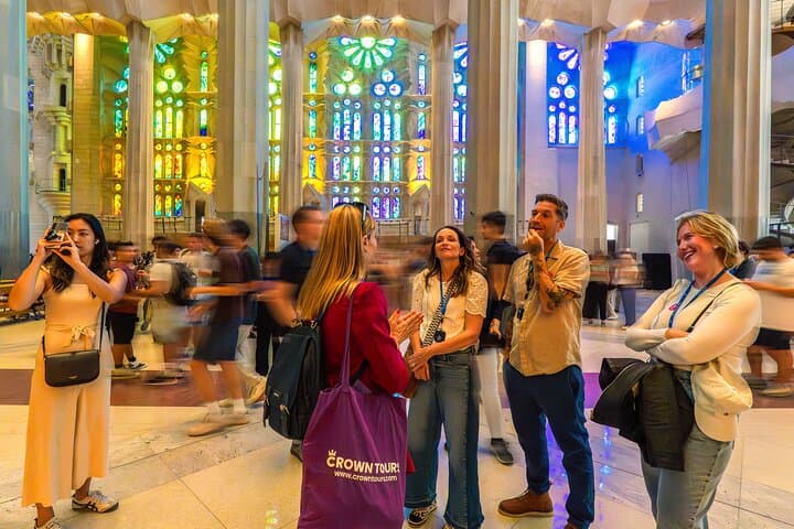 Barcelona: Sagrada Familia: Priority Access & Guided Tour