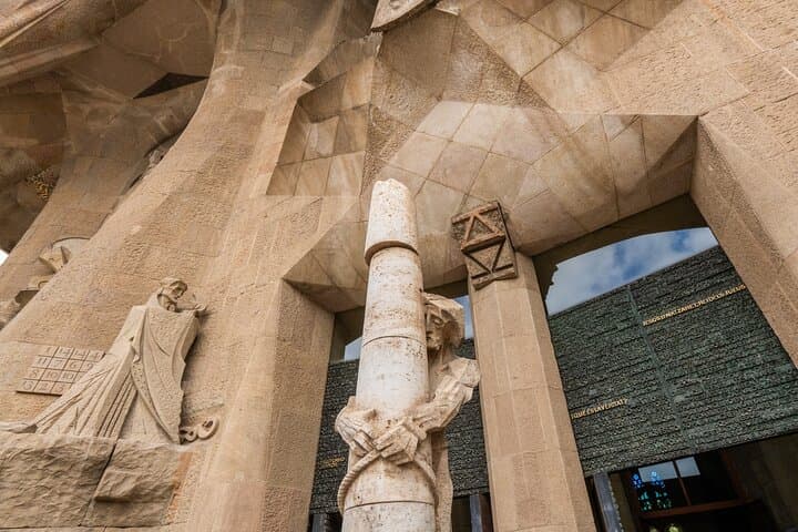 Barcelona: Sagrada Familia Priority Access & Guided Tour