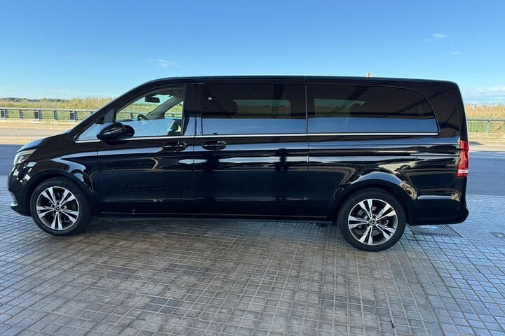 Private Transfer from Barcelona City Center to Airport