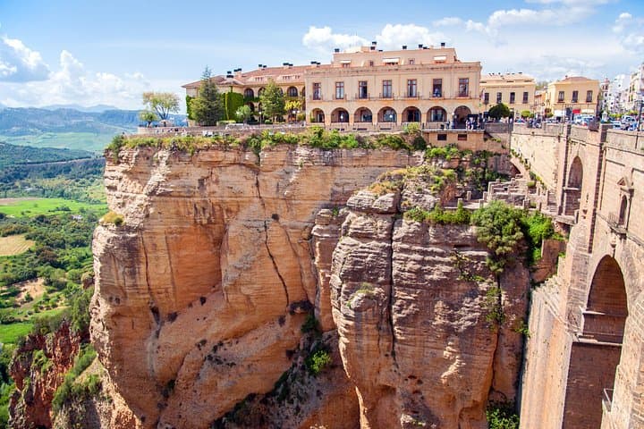 Private day trip from Malaga to Ronda and Marbella, Local driver