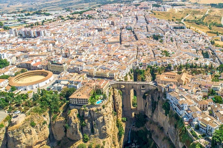 Private day trip from Malaga to Ronda and Marbella, Local driver