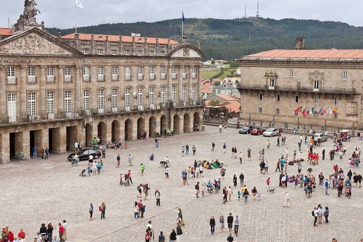 Private Transfer from Santiago de Compostela to Porto with Tour