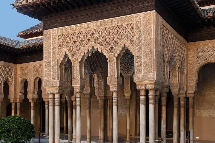 Palaces Nazaries, courtyard of the lions.