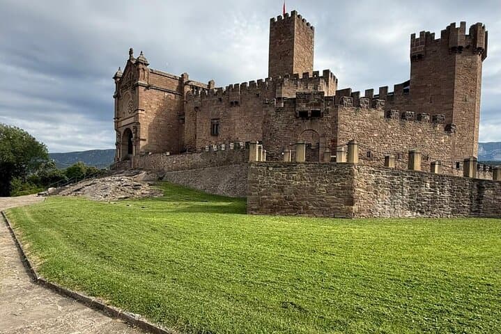 Private Pamplona & Javier Castle Tour with Gourmet Tolosa Lunch