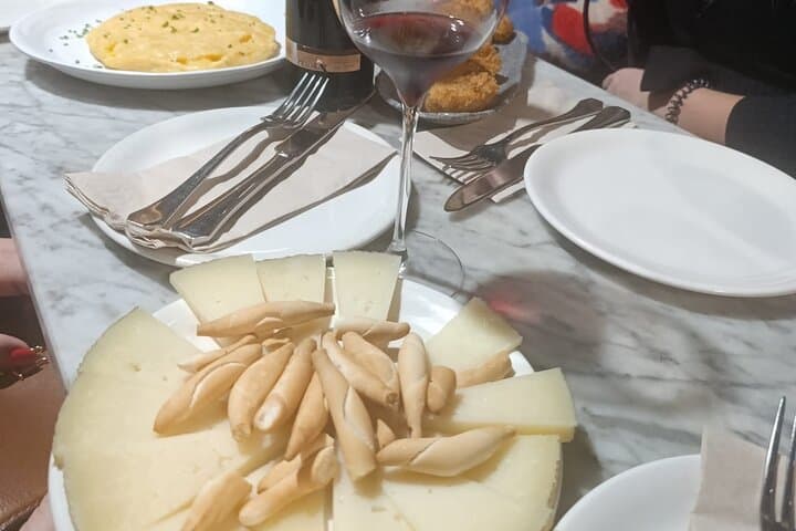 Madrid Food & Wine Tour | Hidden Bars, Tapas & Spanish Wine