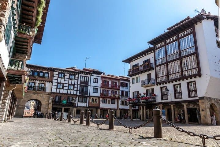 Cross-Border Delights: Hondarribia, Saint-Jean-de-Luz & pintxos