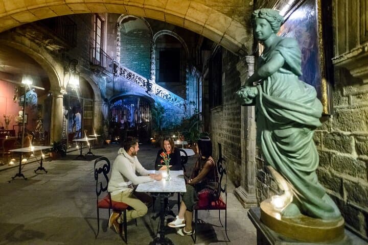 Private Tour: Tapas, Wine & Flamenco Show in Barcelona’s Old Town