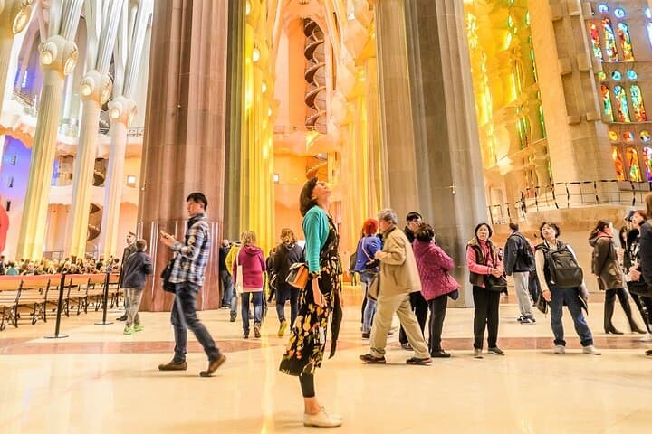 Sagrada Familia Skip the Line Ticket with Official Guide