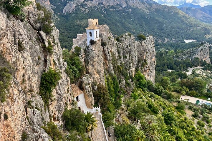 Winery Tour with 7 Wine Tasting and Small Group Guadalest