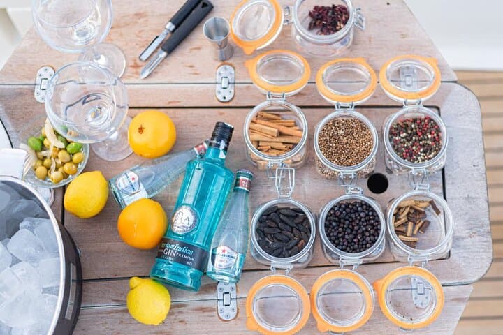 Barcelona: Sunset sailing cruise with gin and tonic workshop
