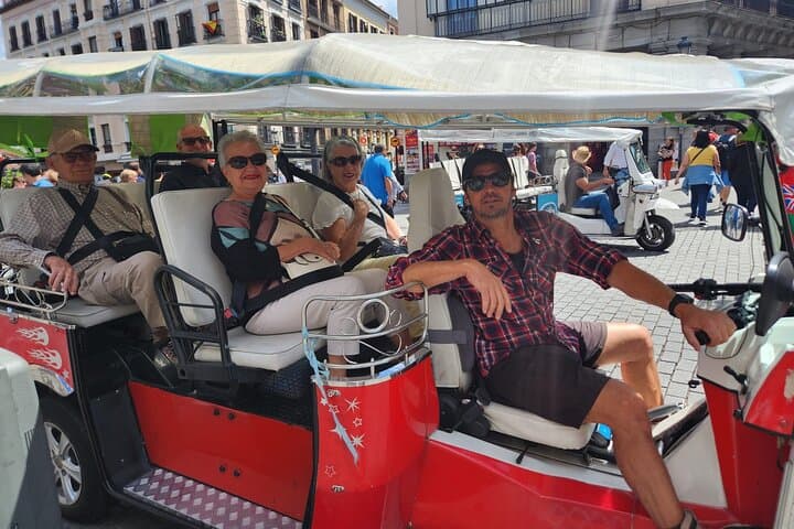 Discover Madrid by Tuk Tuk – 1 hour tour
