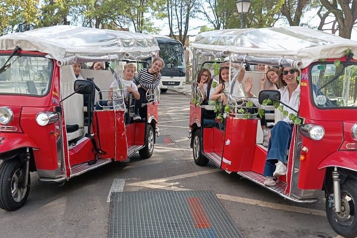 Discover Madrid by Tuk Tuk – 1 hour tour