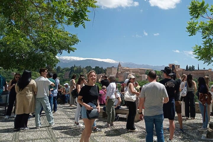 Royal Secrets of Granada: Self-Guided Dynasty Puzzle Quest