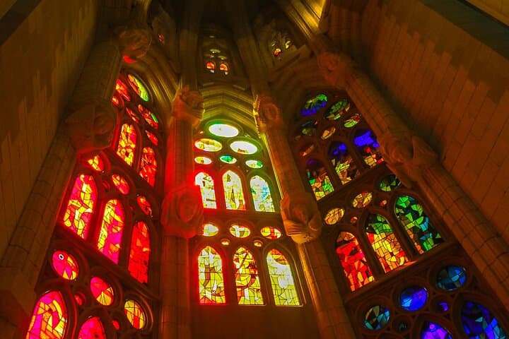 Fast Track Sagrada Familia Guided Tour with Tower Access