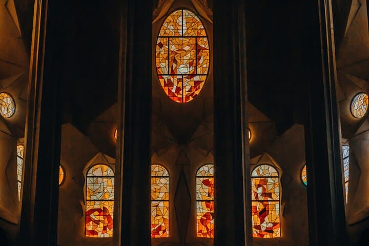 Fast Track Sagrada Familia Guided Tour with Tower Access