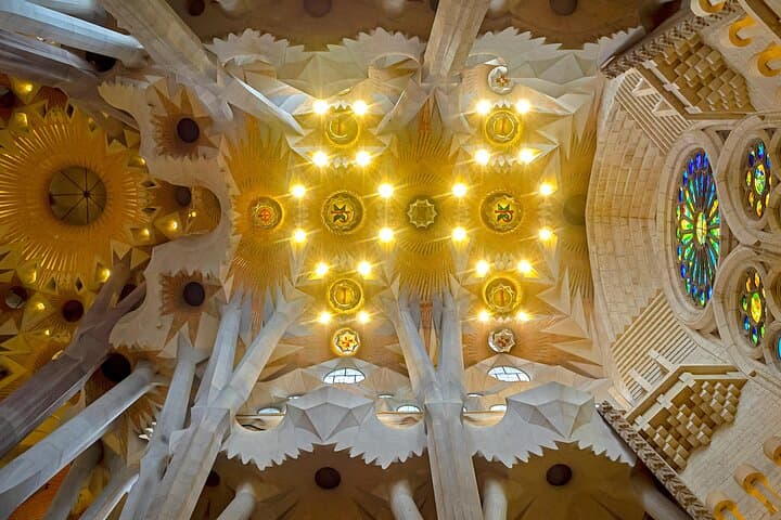 Fast Track Sagrada Familia Guided Tour with Tower Access