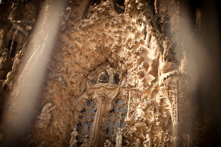 Family Friendly Tour of Sagrada Familia