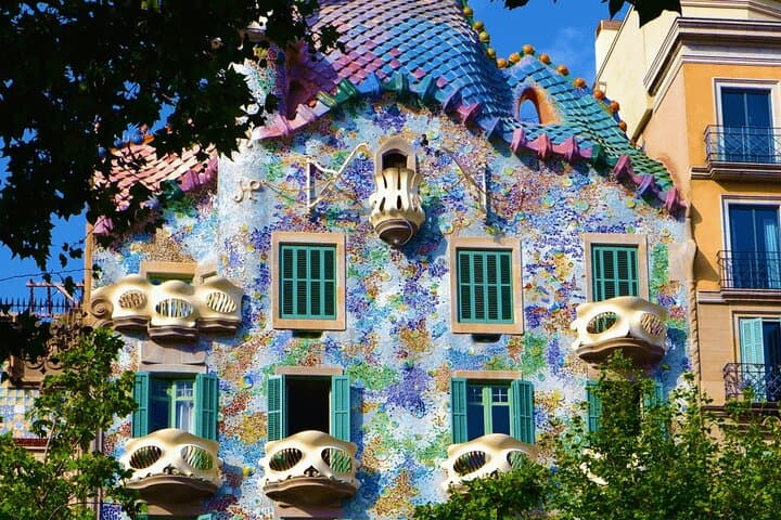 Barcelona self-guided Modernist walking tour with audio & quizzes