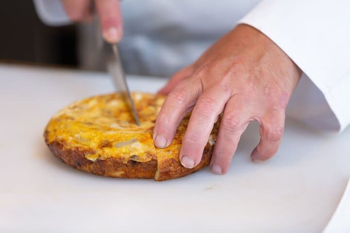 Cook Paella & Tapas + Market Tour in Barcelona (4-Course Meal)