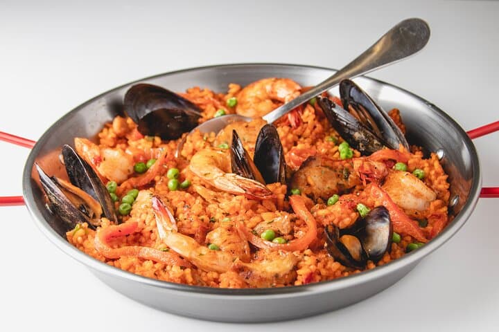 Seafood Paella & Spanish Tapas Class in Tarragona (4-Course Meal)