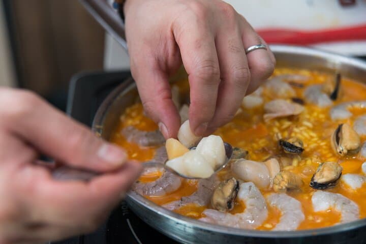 Seafood Paella & Spanish Tapas Class in Tarragona (4-Course Meal)