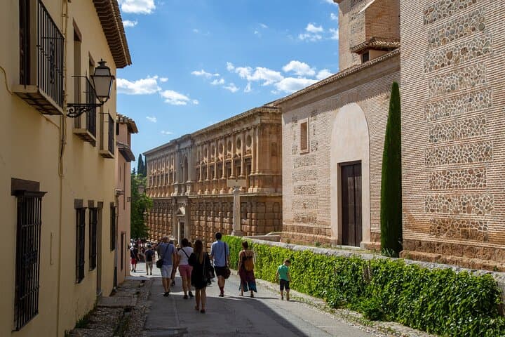 Alhambra & Generalife Guided Tour with Optional Granada City Tour