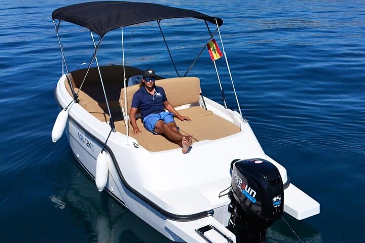 New 2026!! Unlicensed boat for dolphin watching