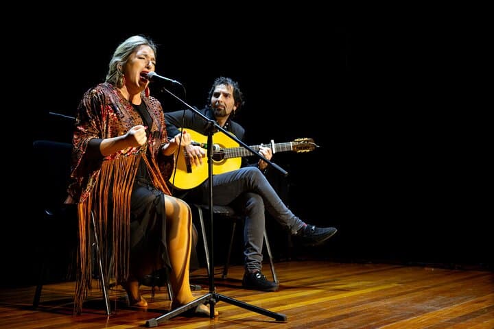 Flamenco Show in Granada's Albayzín Cave with Tapas Dinner