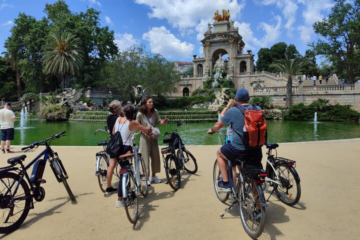 Private Bike Tour in Barcelona: Top Sights and Local Insights