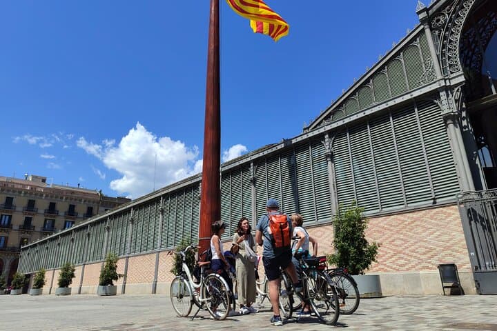 Private Bike Tour in Barcelona: Top Sights and Local Insights