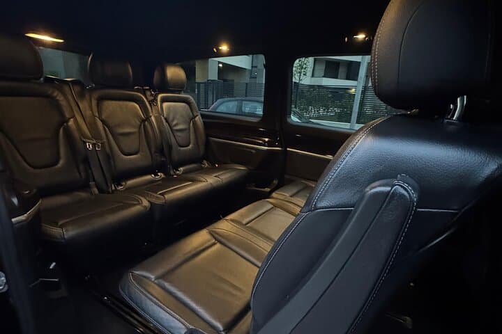 Private transfer from Madrid Barajas Airport to Madrid