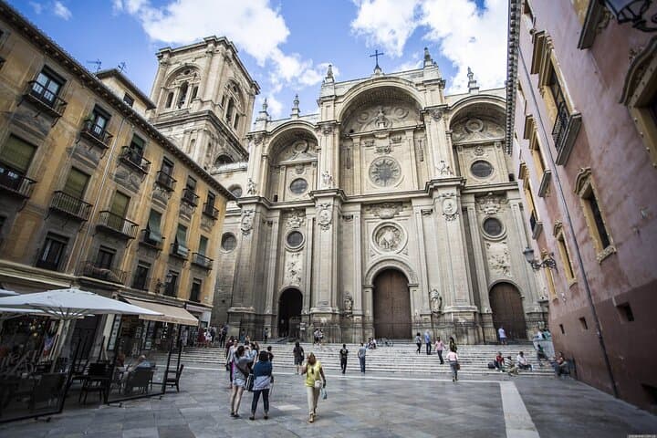 VIP Private Walking Tour in Granada