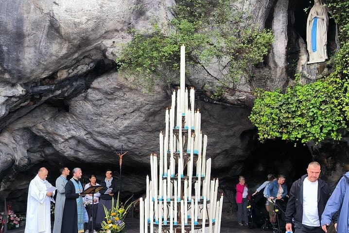 Experience Lourdes with a private Tour and Convenient Transport