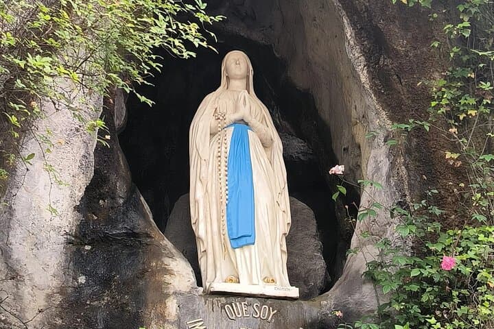 Experience Lourdes with a private Tour and Convenient Transport