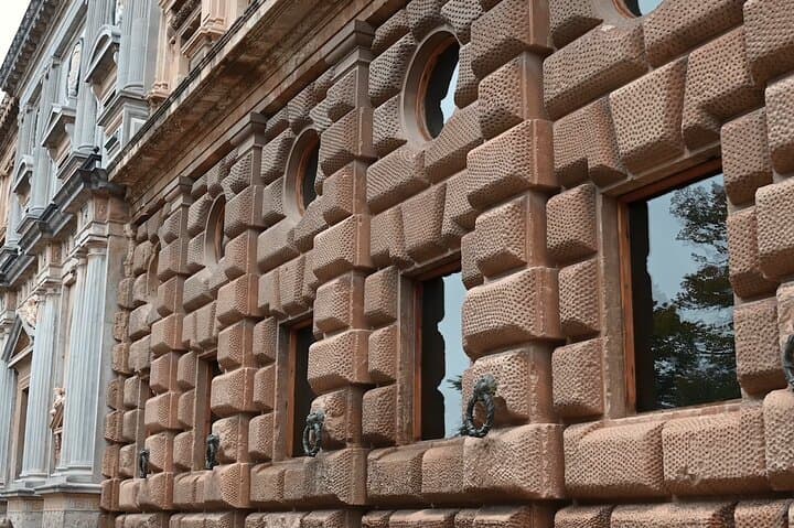 Fachada del Palacio de Carlos V