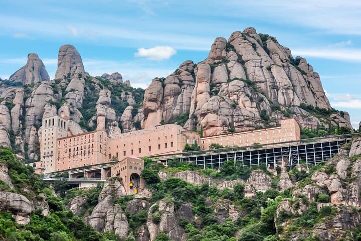 Half-Day Guided Tour of Montserrat & Sagrada Familia