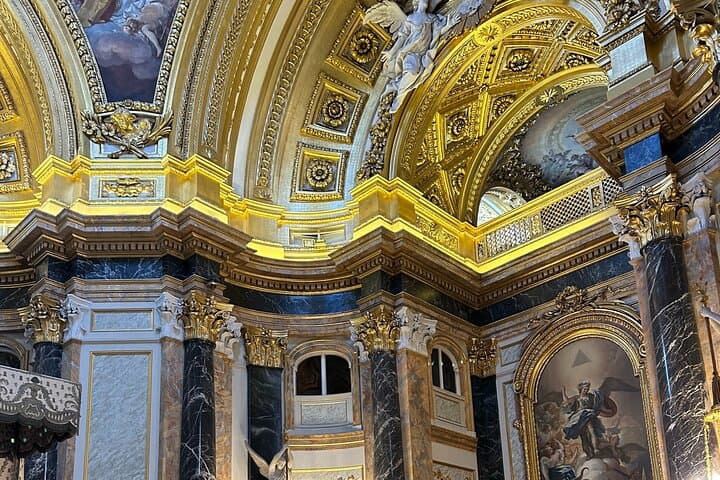 Madrid: Royal Palace Semi-private tour