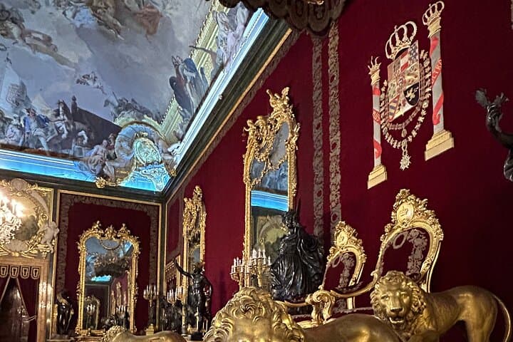 Madrid: Royal Palace Semi-private tour