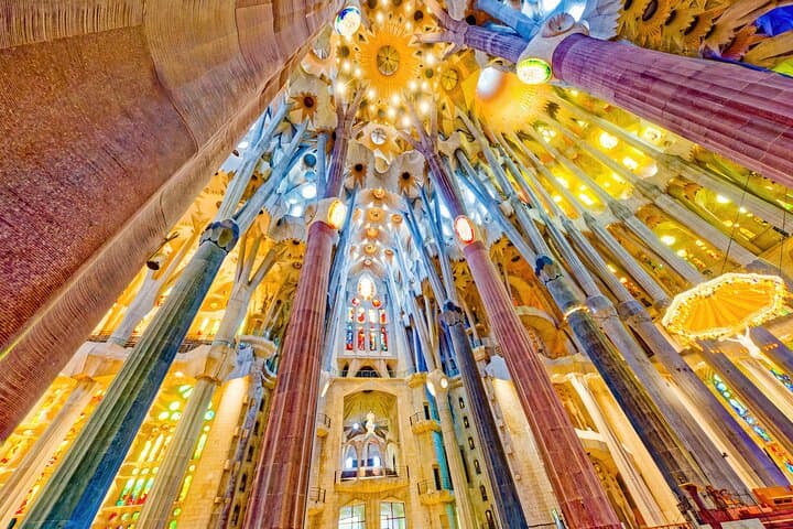 Sagrada Familia Skip the Line Guided Tour with Small Group