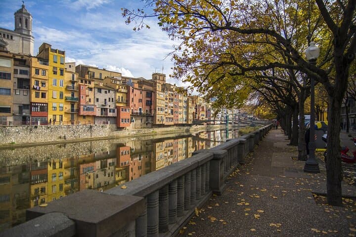 Girona Hidden Gems – Digital Self-Guided Tour on Your Phone