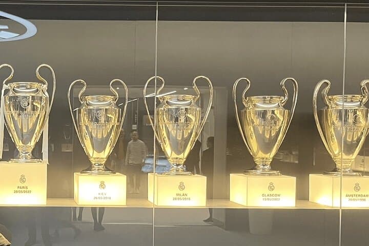 Real Madrid Stadium Tour & Tapas with local host