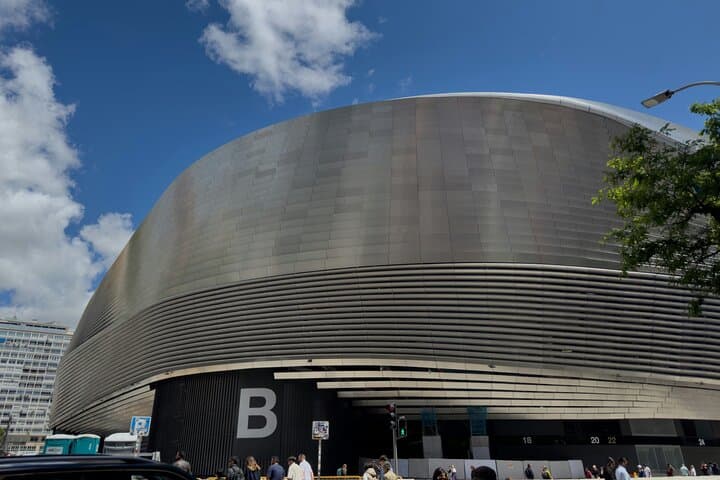 Real Madrid Stadium Tour & Tapas with local host
