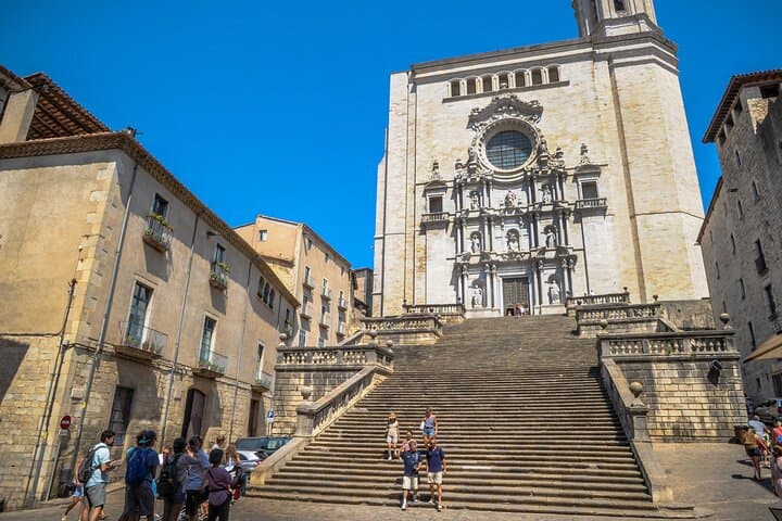 Girona and Costa Brava Tour with Traditional Seafood Paella Lunch