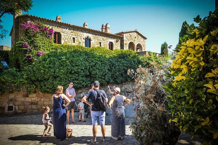 Girona and Costa Brava Tour with Traditional Seafood Paella Lunch