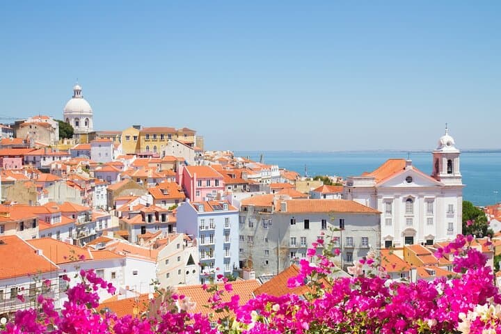 Private transfer from Seville to Lisbon, 2 hours for sightseeing