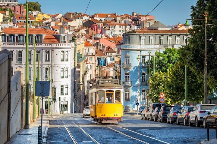 Private transfer from Seville to Lisbon, 2 hours for sightseeing