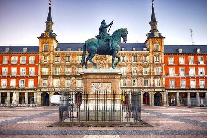 7 Day Shared Tour in Madrid Barcelona Valencia Seville and Lisbon
