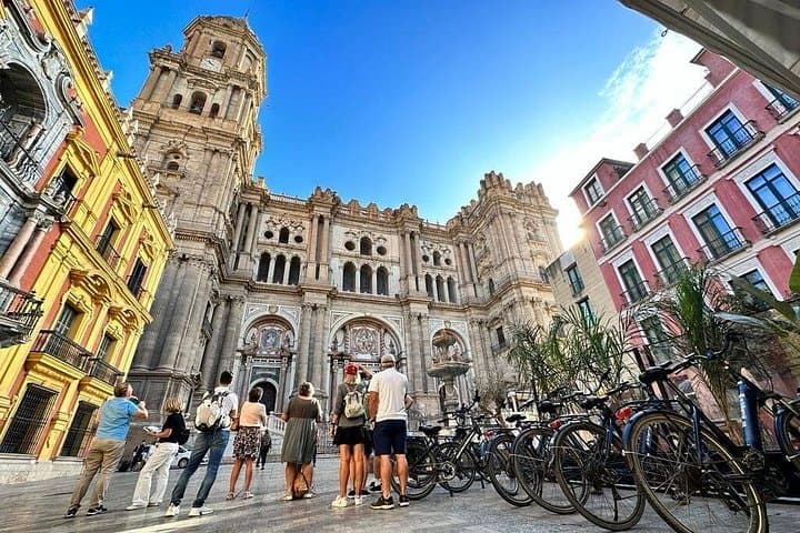Malaga E-Bike Tour: Old Town, Gibralfaro Forest and Coast