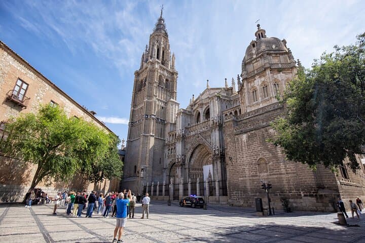 Toledo Day Trip from Madrid with Synagogue, Wine and Tapas