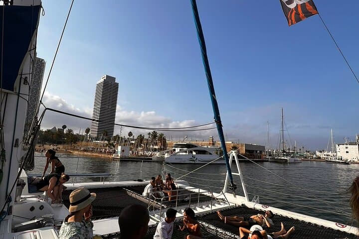 Barcelona Boat Party with 4 Drinks, DJ, Rooftop & Top Club Entry